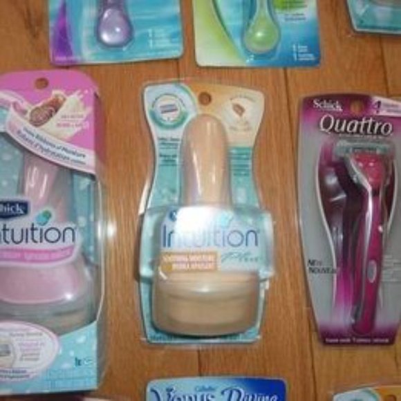 Ladies Gillette and Schick Razors  TAKE ALL FOR ONE LOT DEAL!! - Picture 5 of 6